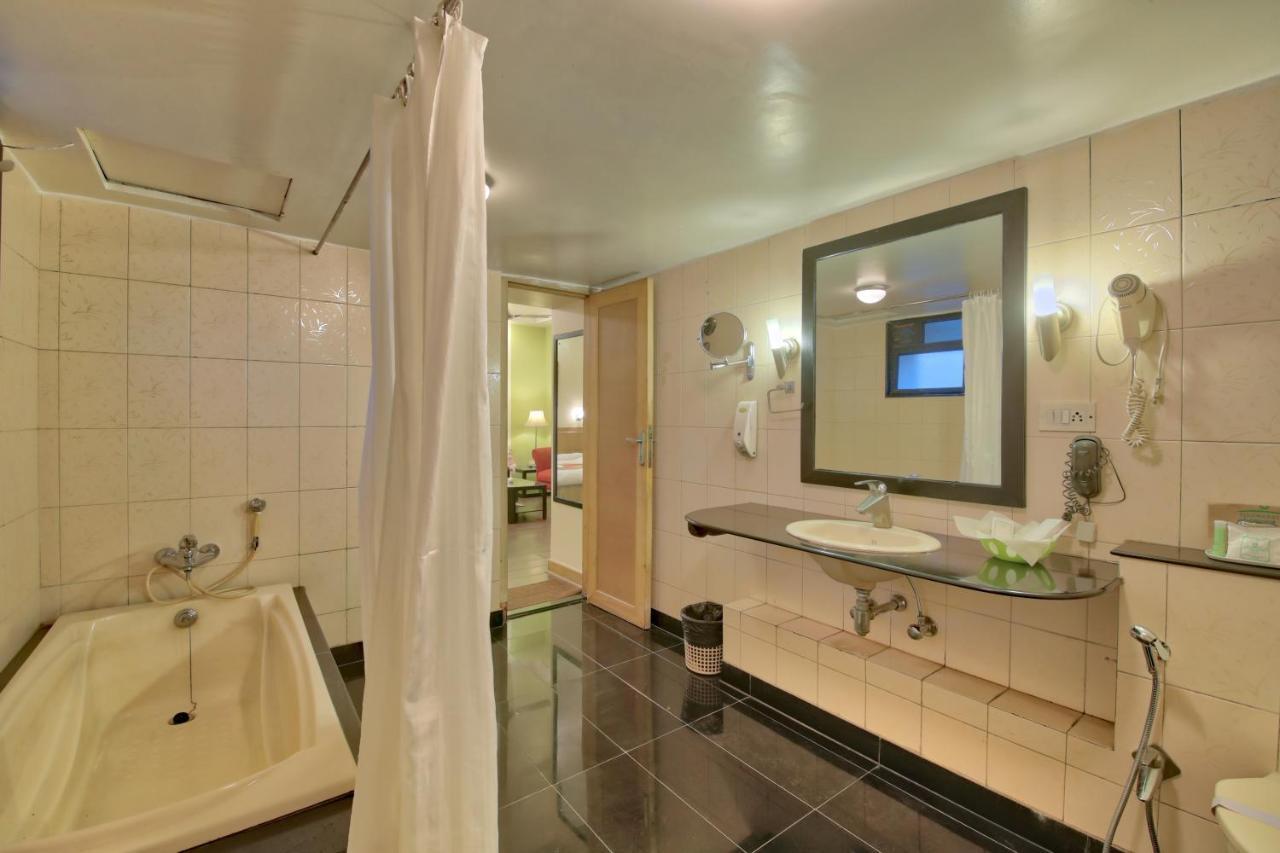 Vishwaratna Hotel Guwahati Luaran gambar